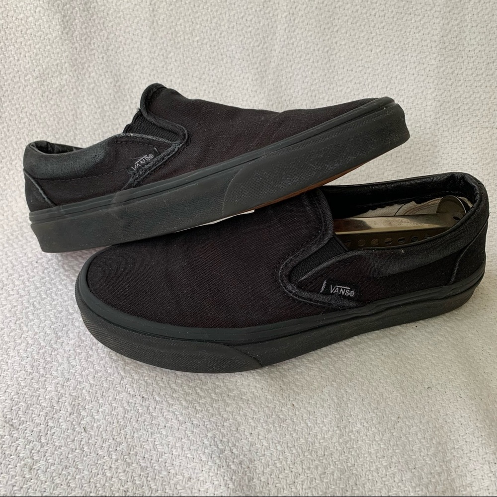 VANS Womens 6 Solid Black Classic Slip-On Canvas Skater Shoes